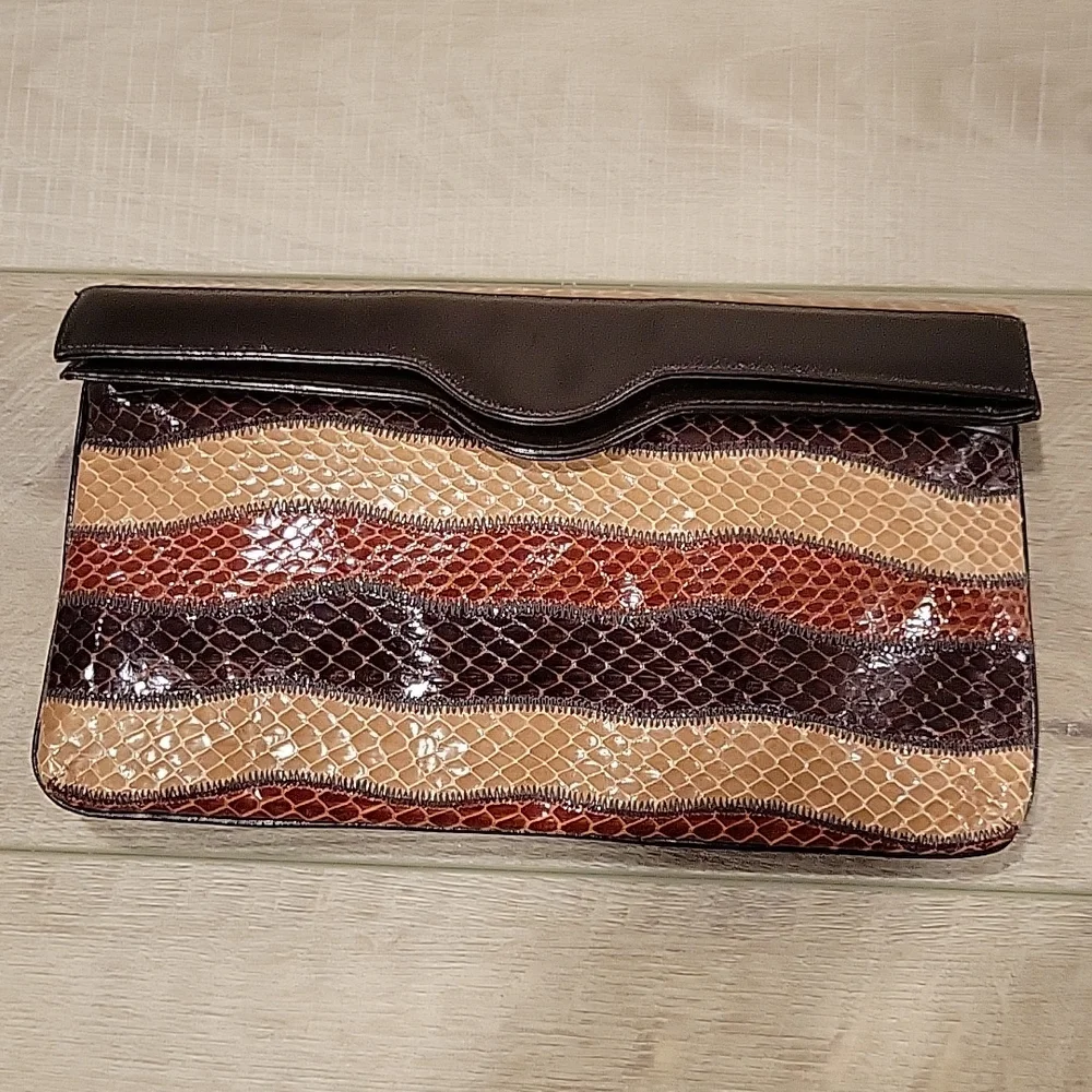 Saks Fifth‎ Avenue Vintage Snakeskin Pattern Clutch Purse 3 shades of brown